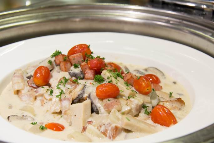 Appresentation suggestion of Mussels in Garlic Cream Sauce